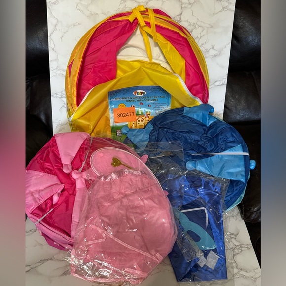 10 piece boys and girls castle tent with tunnel and costumes - Picture 1 of 4
